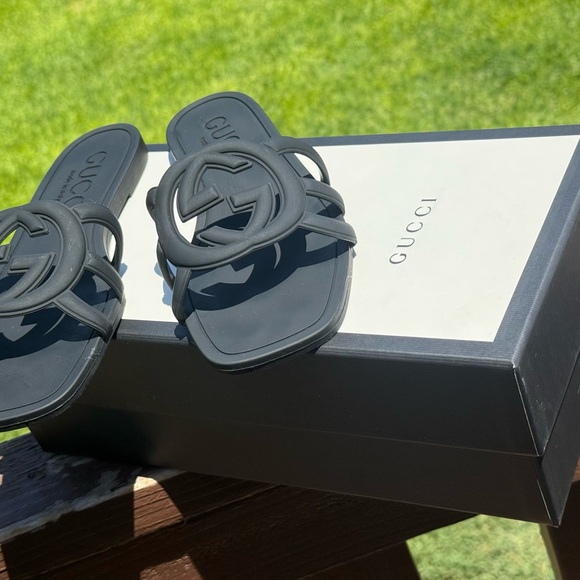 Gucci Black Logo Slide Sandals - Picture 2 of 3